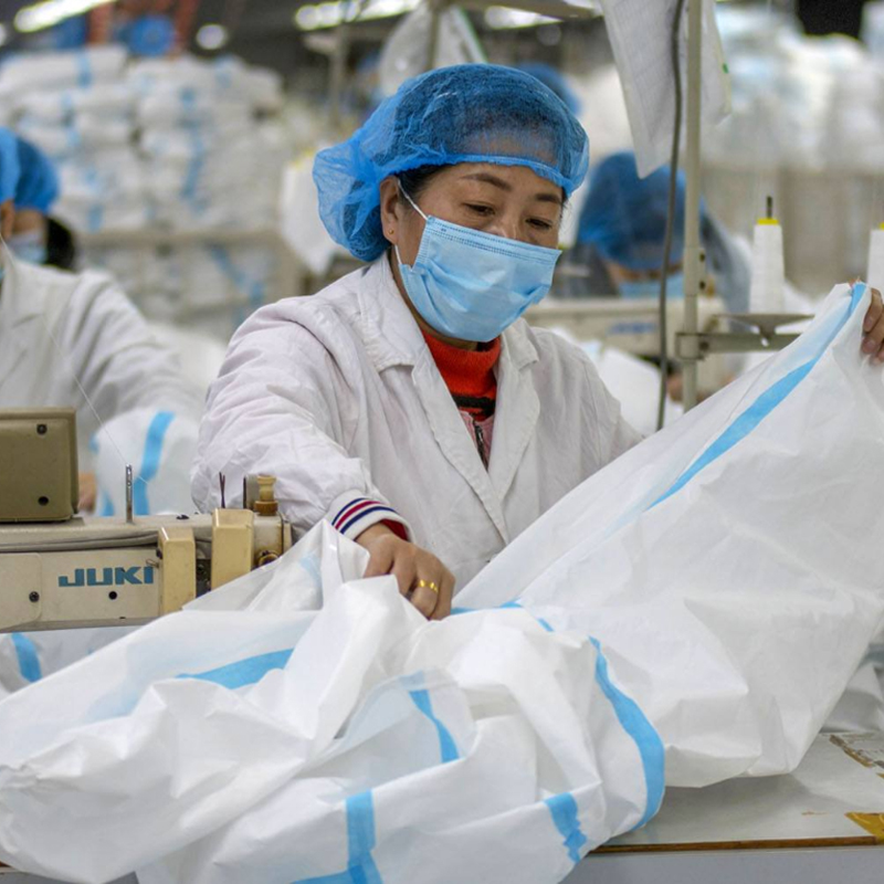 Ruoxuan beklædningsfabrik eksporterede 450K beskyttelsesdragter til USA.